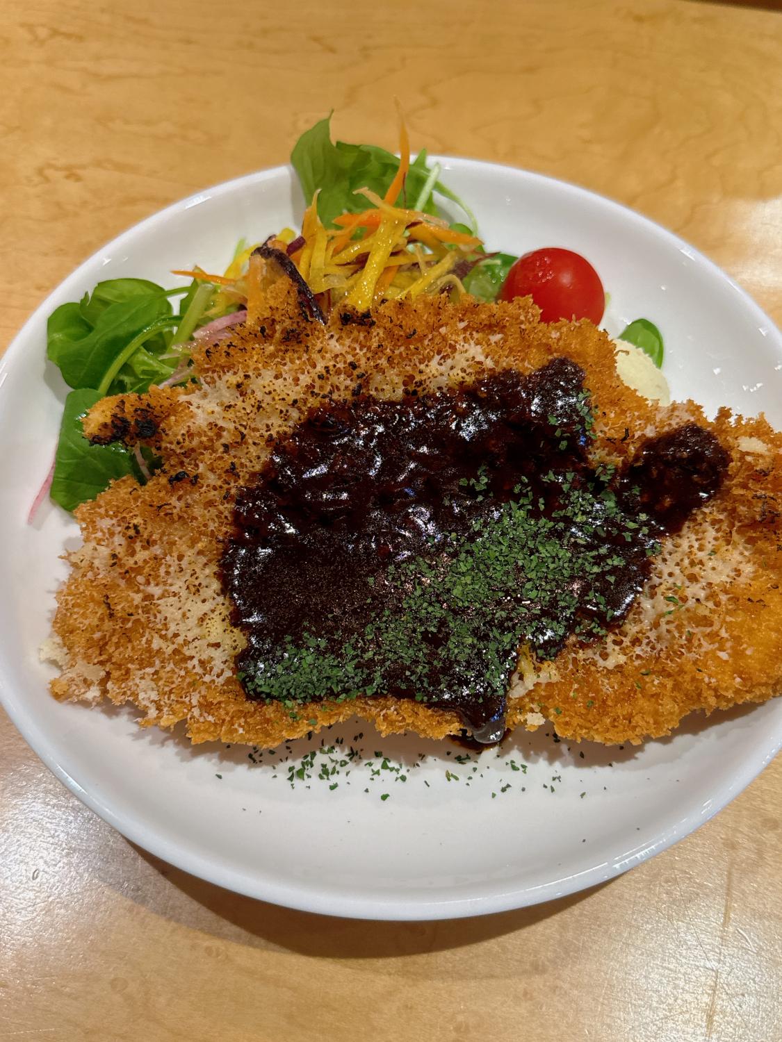 手仕込みジャンボポークカツレツ　デミグラスソース