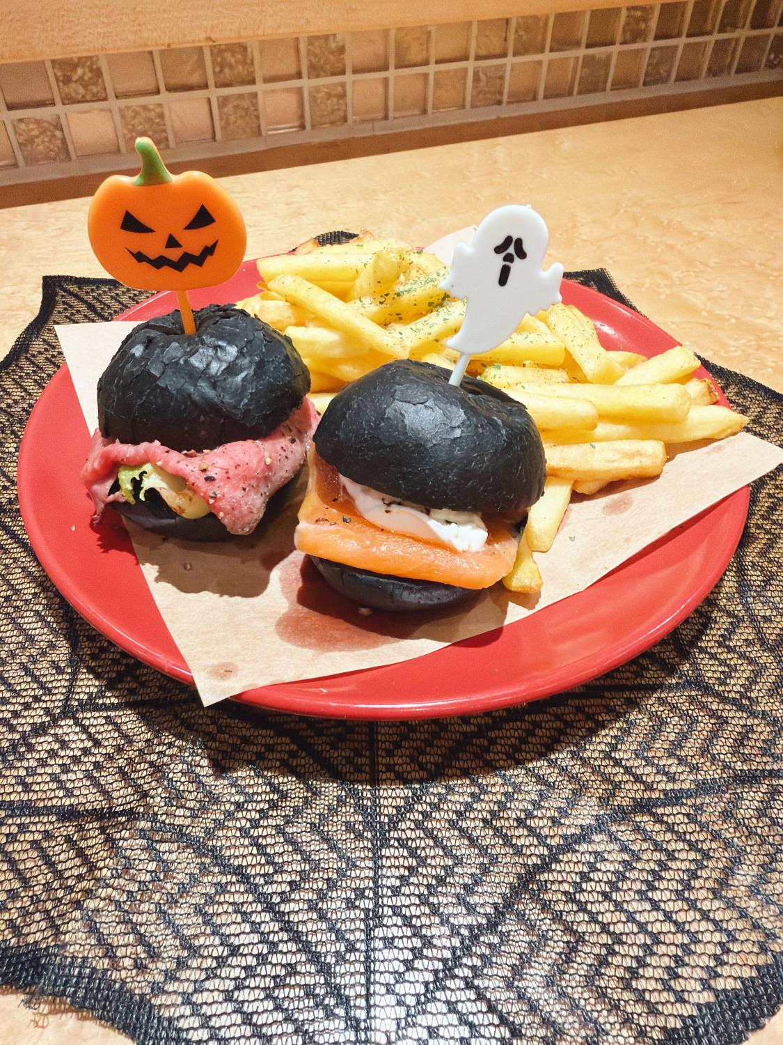 【10/31まで】漆黒のミニバーガー